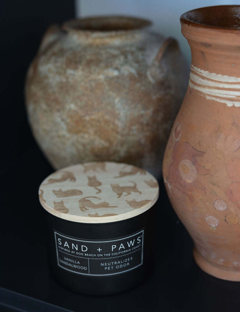 Sand + Paws Vanilla Sandalwood 12 Oz Scented Candle - Image 2